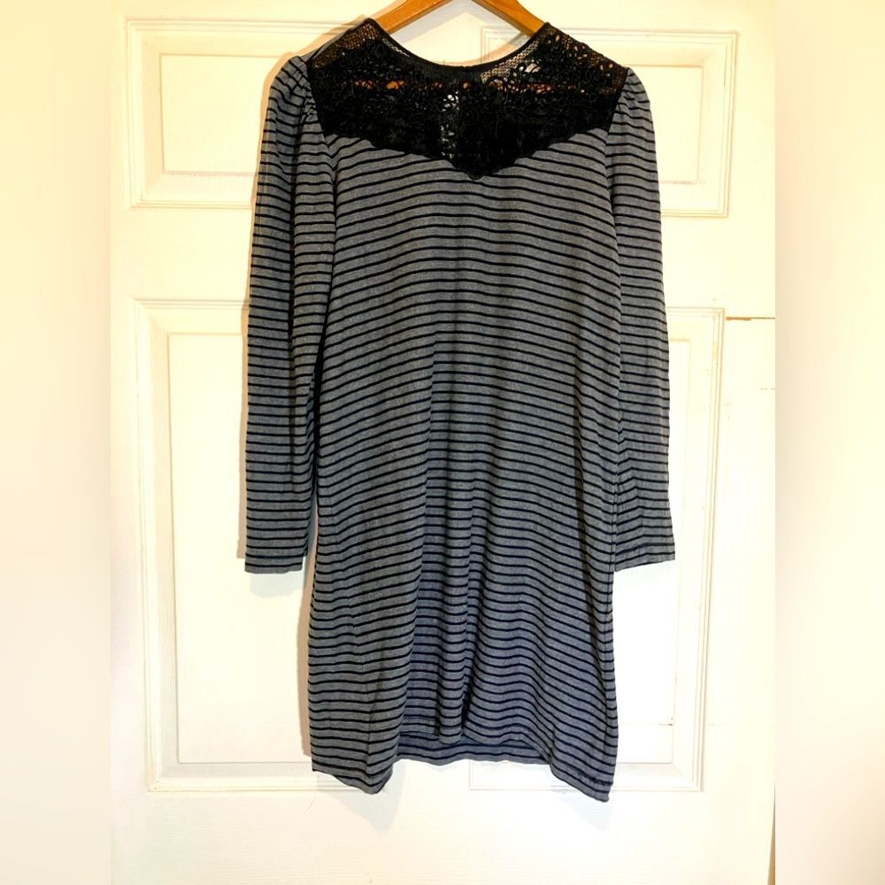 Loft, striped dress, lace detail, size extra small, excellent condition